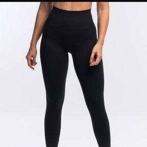 NWOT Echt Apparel- Arise Key Leggings